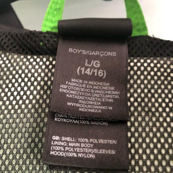 The North Face green hooded, dry vent rain jacket/parka. - Picture 2 of 5